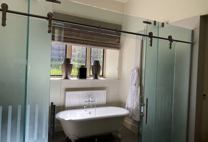 Отель The Slaughters Manor House