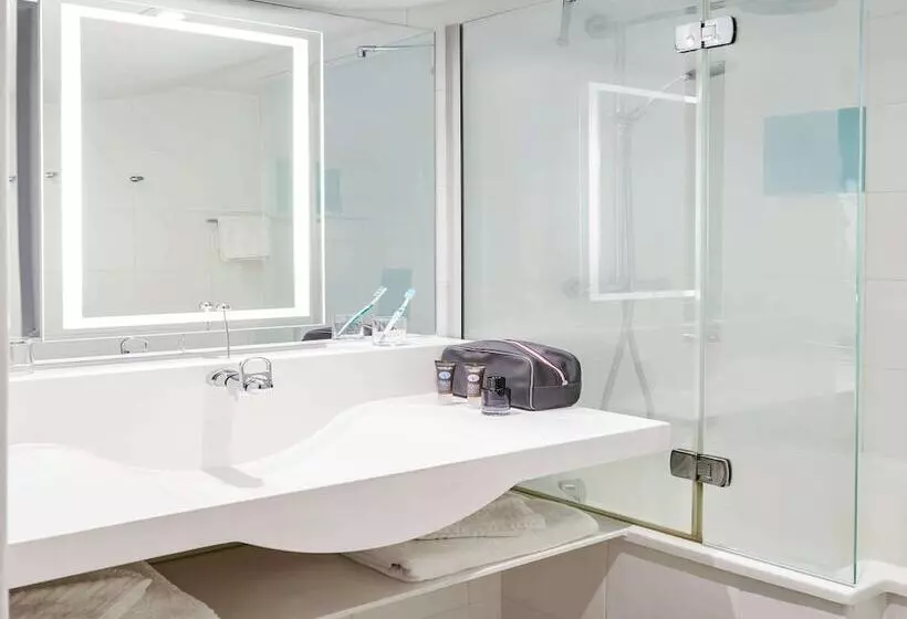 Novotel Birmingham Airport Terminal Building Nec