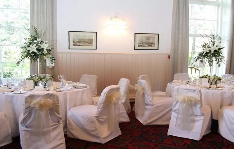 Отель Tankerville Arms