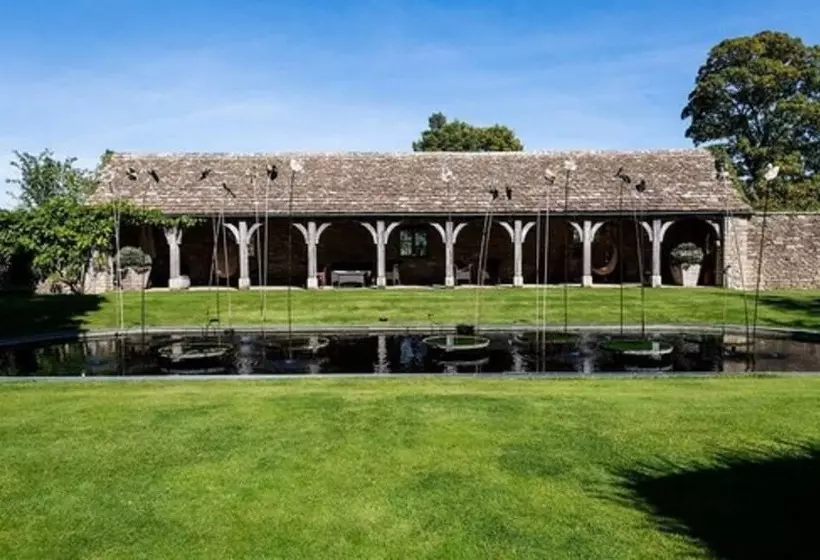 فندق Whatley Manor