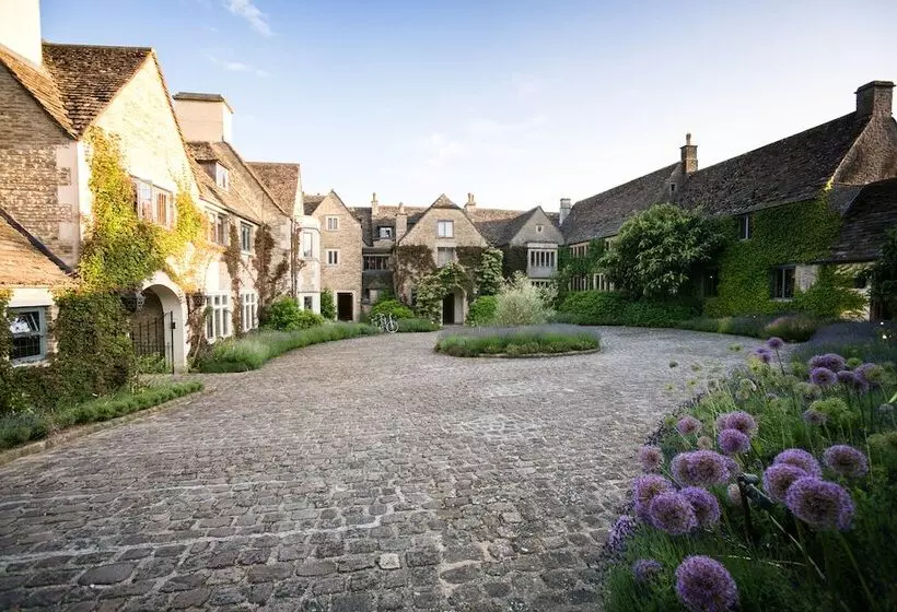فندق Whatley Manor