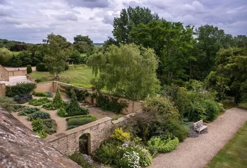 فندق Whatley Manor