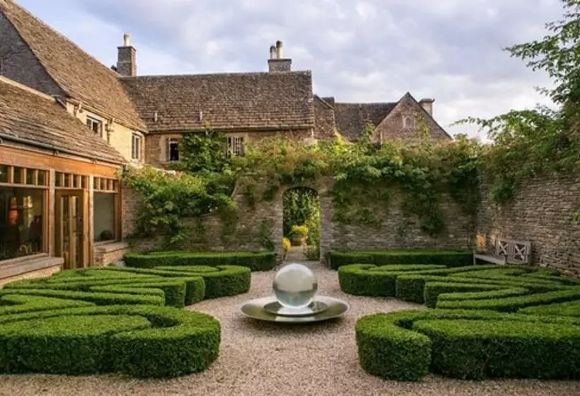 فندق Whatley Manor