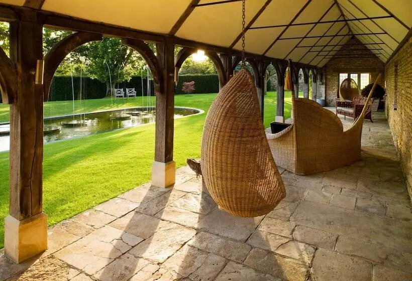 فندق Whatley Manor