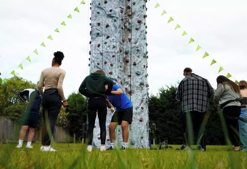 בית מלון כפרי Woodland Manor