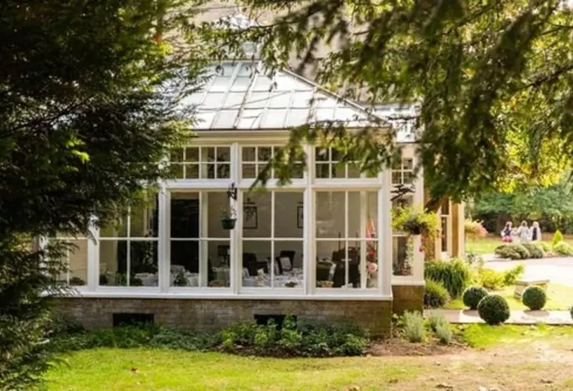 בית מלון כפרי Woodland Manor