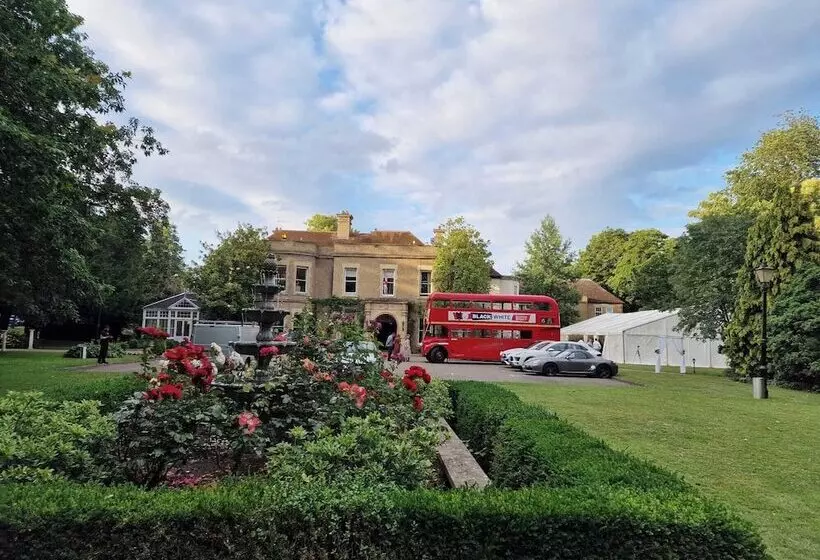 בית מלון כפרי Woodland Manor