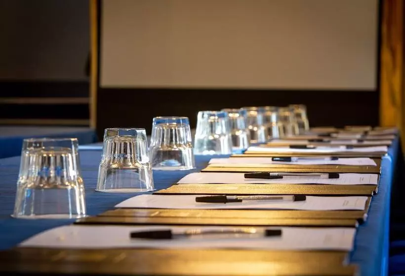 בית מלון כפרי Woodland Manor