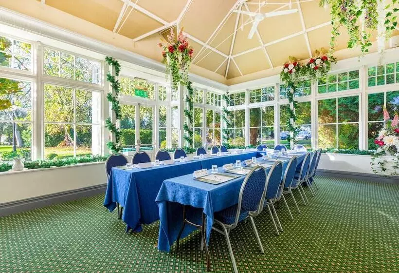 בית מלון כפרי Woodland Manor