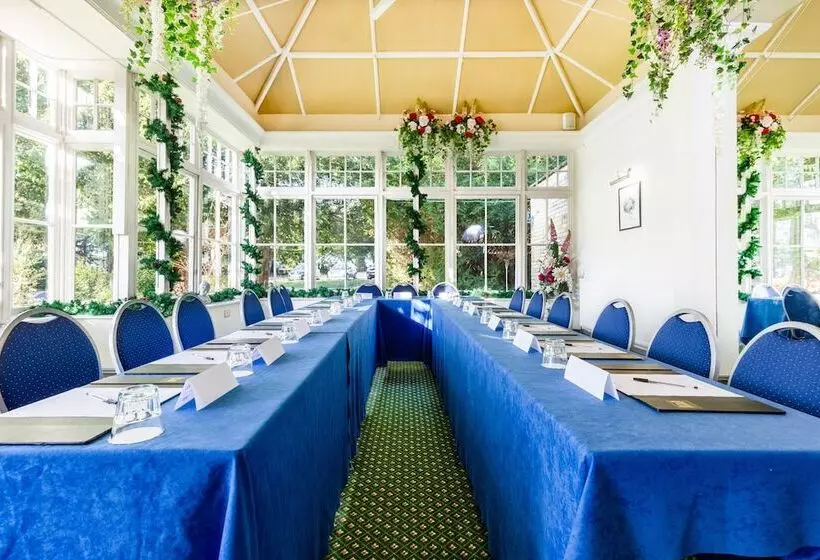 בית מלון כפרי Woodland Manor