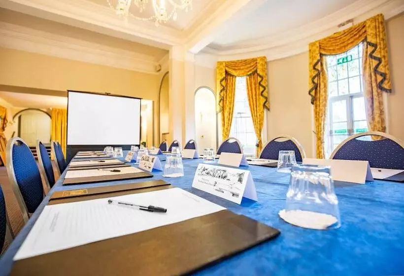 בית מלון כפרי Woodland Manor