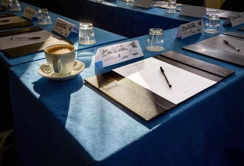 בית מלון כפרי Woodland Manor