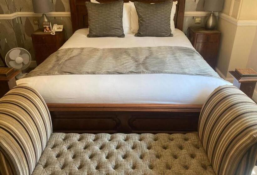 Saracens Head Hotel By Greene King Inns