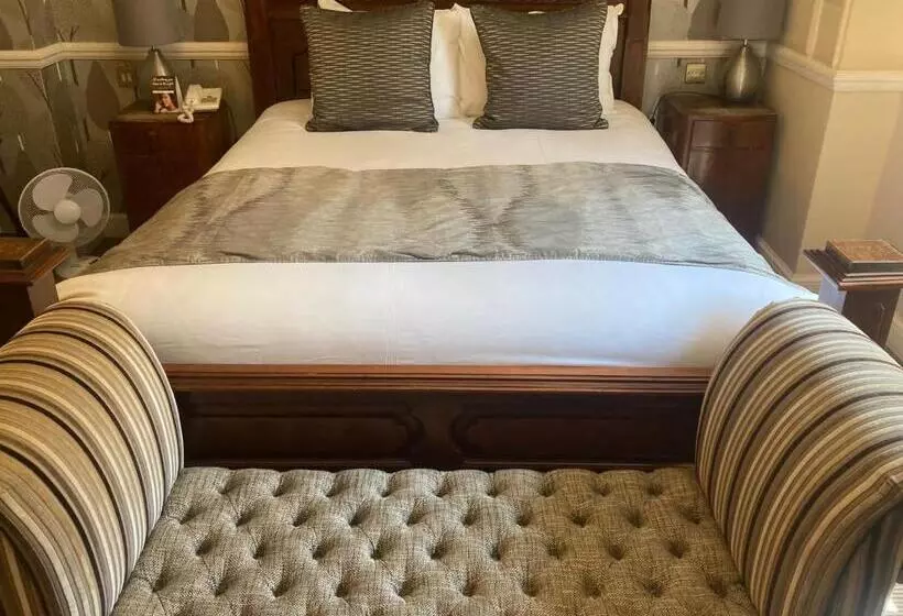 Saracens Head Hotel By Greene King Inns