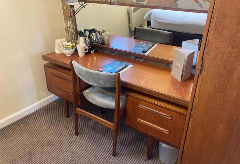 Saracens Head Hotel By Greene King Inns