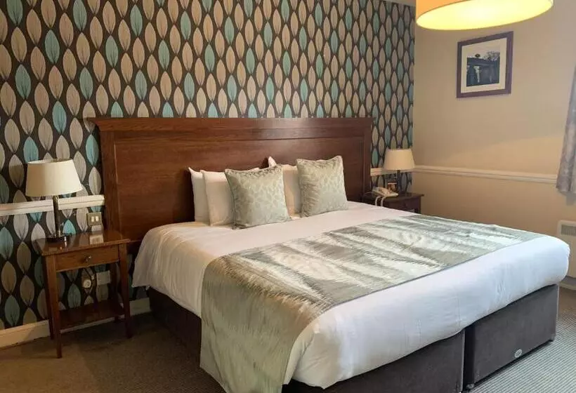 Saracens Head Hotel By Greene King Inns