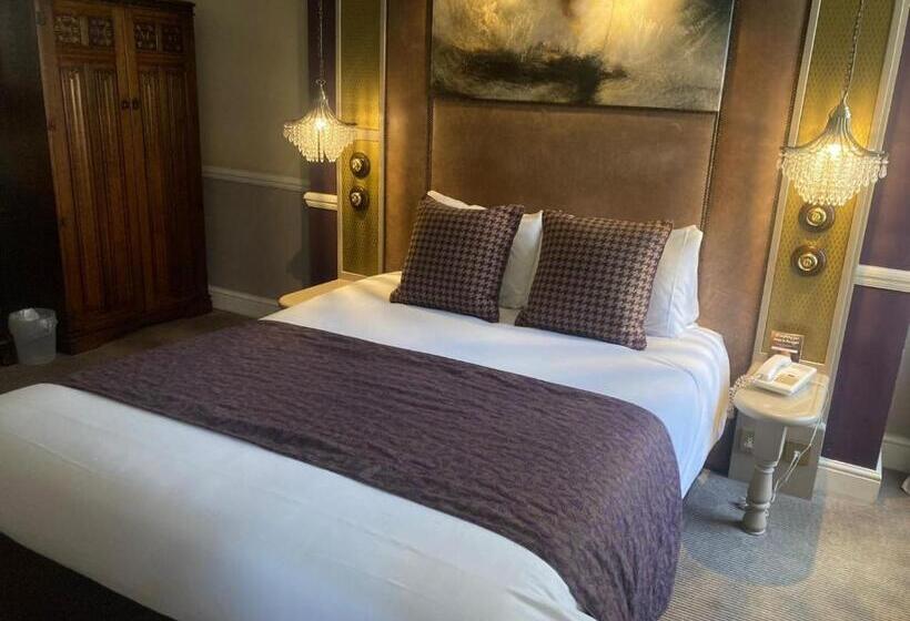 Saracens Head Hotel By Greene King Inns