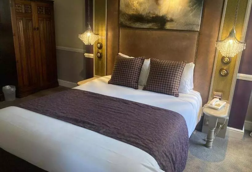 Saracens Head Hotel By Greene King Inns