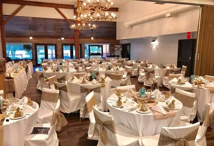 בית מלון כפרי Bayshore Inn & Spa