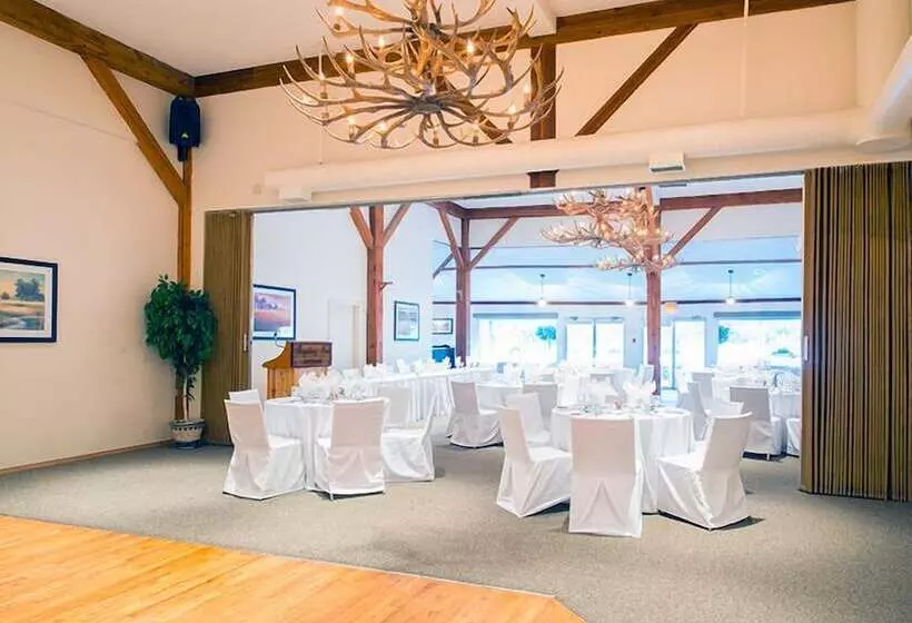 בית מלון כפרי Bayshore Inn & Spa