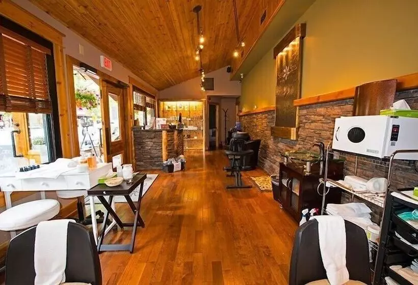 בית מלון כפרי Bayshore Inn & Spa