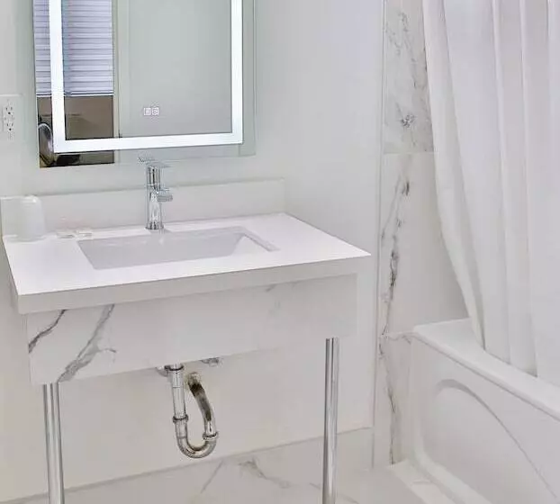 בית מלון כפרי Diplomat Inn