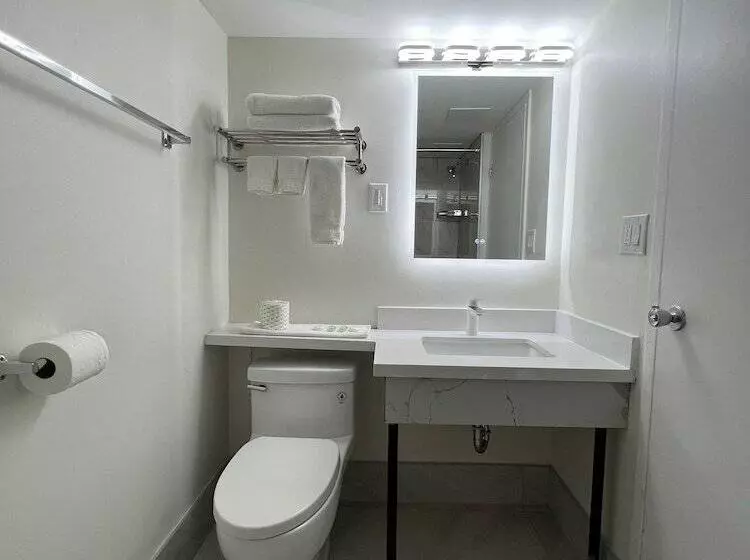 בית מלון כפרי Diplomat Inn