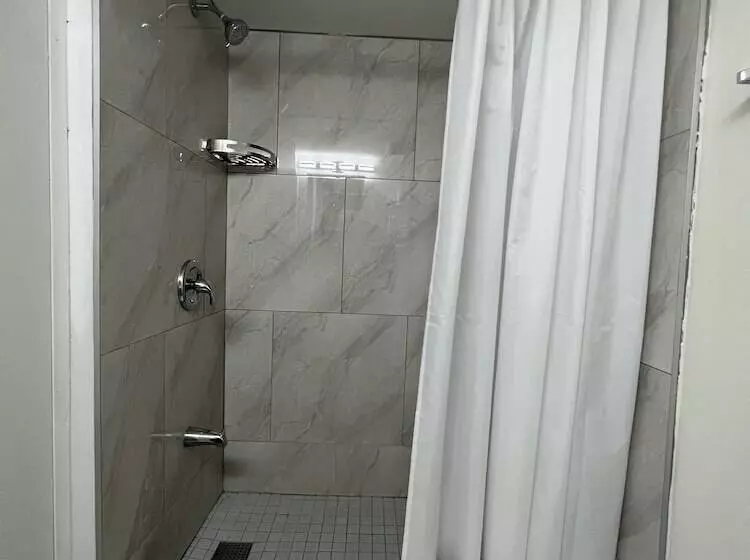 בית מלון כפרי Diplomat Inn