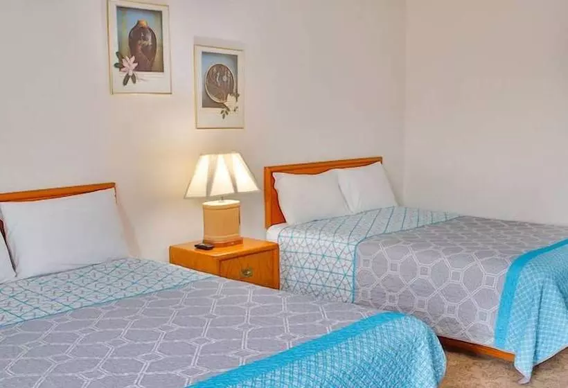 בית מלון כפרי Diplomat Inn