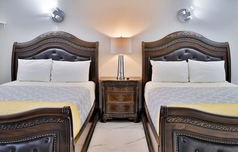 Отель Diplomat Inn