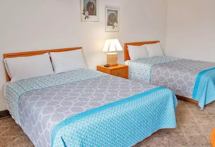 בית מלון כפרי Diplomat Inn