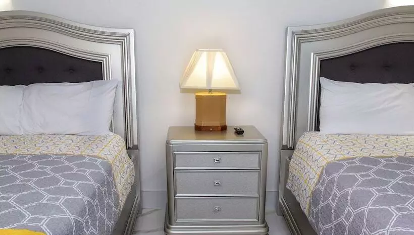 בית מלון כפרי Diplomat Inn