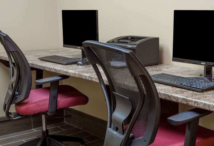 فندق Ramada By Wyndham Timmins