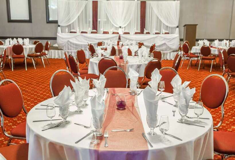 فندق Ramada By Wyndham Timmins