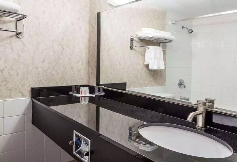 Отель Ramada By Wyndham Timmins