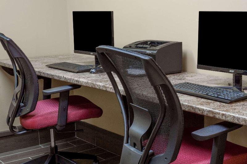 فندق Ramada By Wyndham Timmins