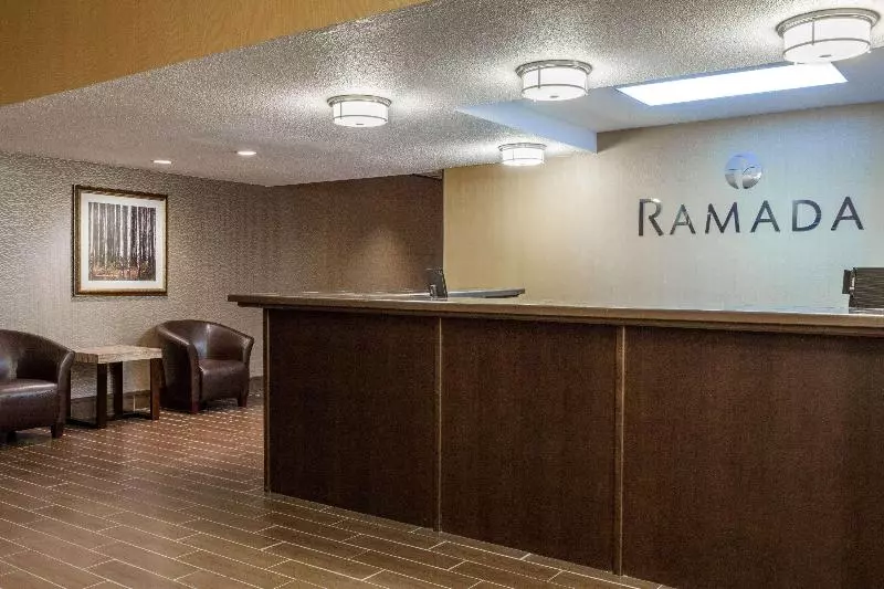 Отель Ramada By Wyndham Timmins