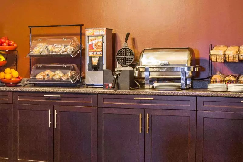 Отель Ramada By Wyndham Timmins