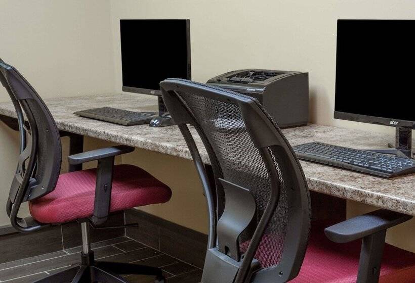 فندق Ramada By Wyndham Timmins