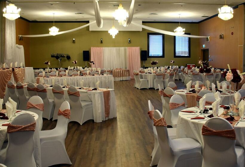 فندق Ramada By Wyndham Timmins