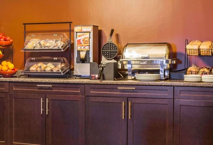 فندق Ramada By Wyndham Timmins