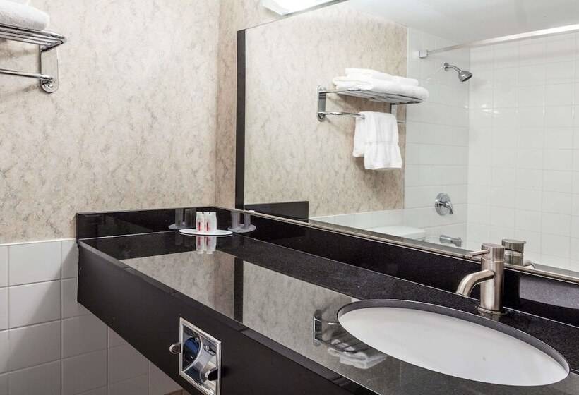 فندق Ramada By Wyndham Timmins