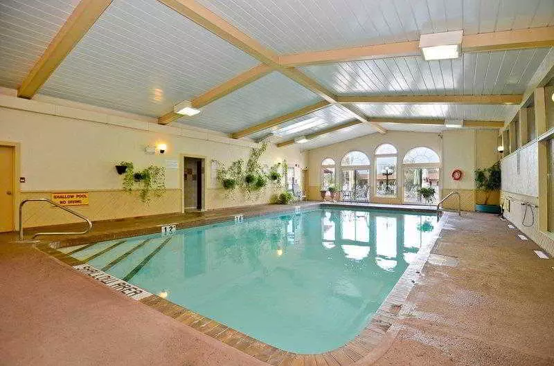 Super 8 By Wyndham Gananoque   Country Squire Resort