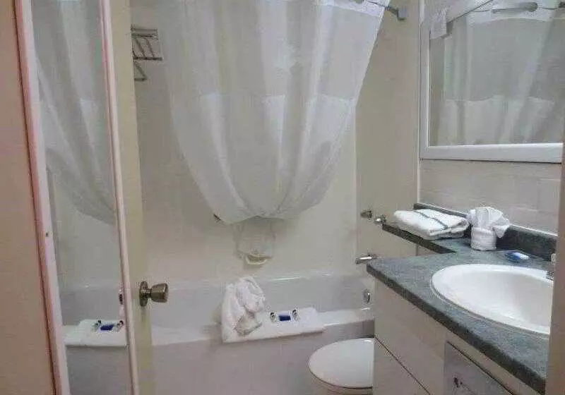 Super 8 By Wyndham Gananoque   Country Squire Resort