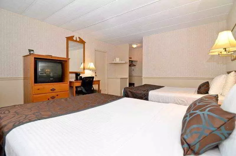 Super 8 By Wyndham Gananoque   Country Squire Resort