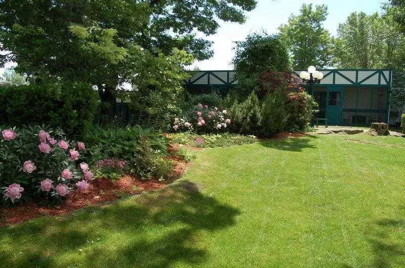 Super 8 By Wyndham Gananoque   Country Squire Resort