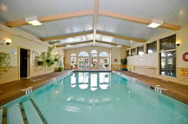 Super 8 By Wyndham Gananoque   Country Squire Resort