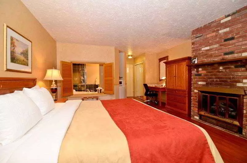 Super 8 By Wyndham Gananoque   Country Squire Resort