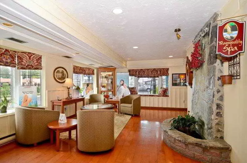 Super 8 By Wyndham Gananoque   Country Squire Resort