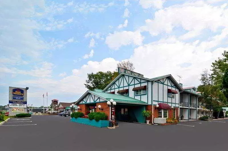 Super 8 By Wyndham Gananoque   Country Squire Resort